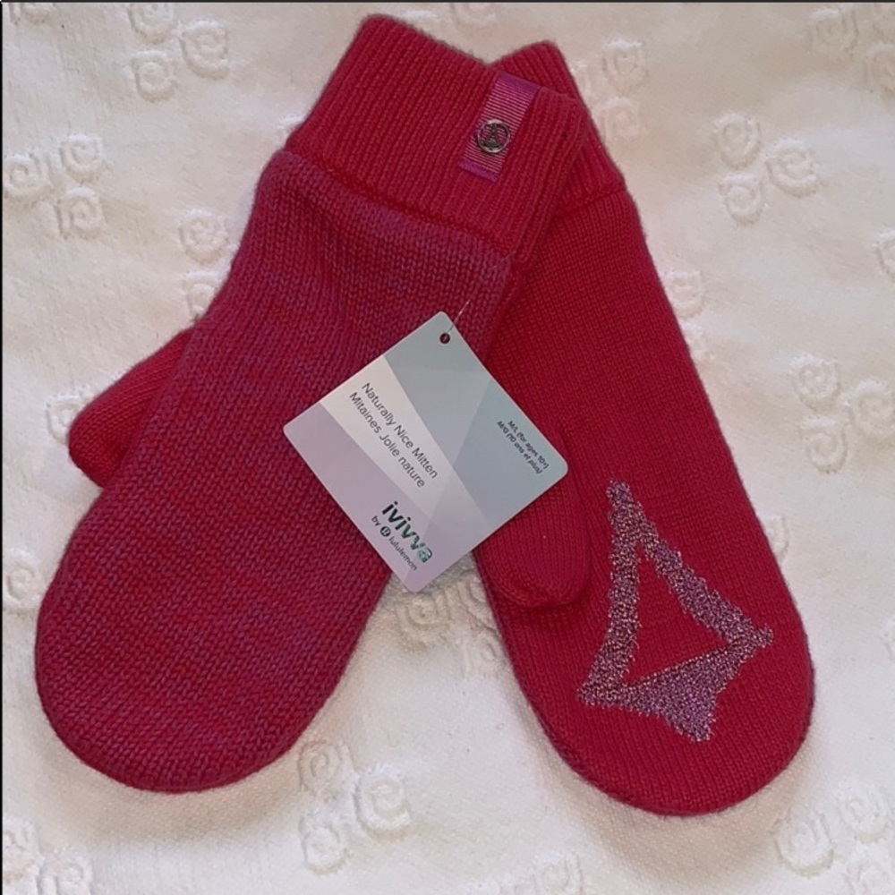 Ivivva gloves NWT